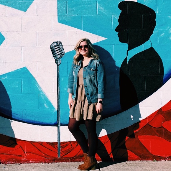 Meet your Posher, Mckenzie - Picture 2 of 2